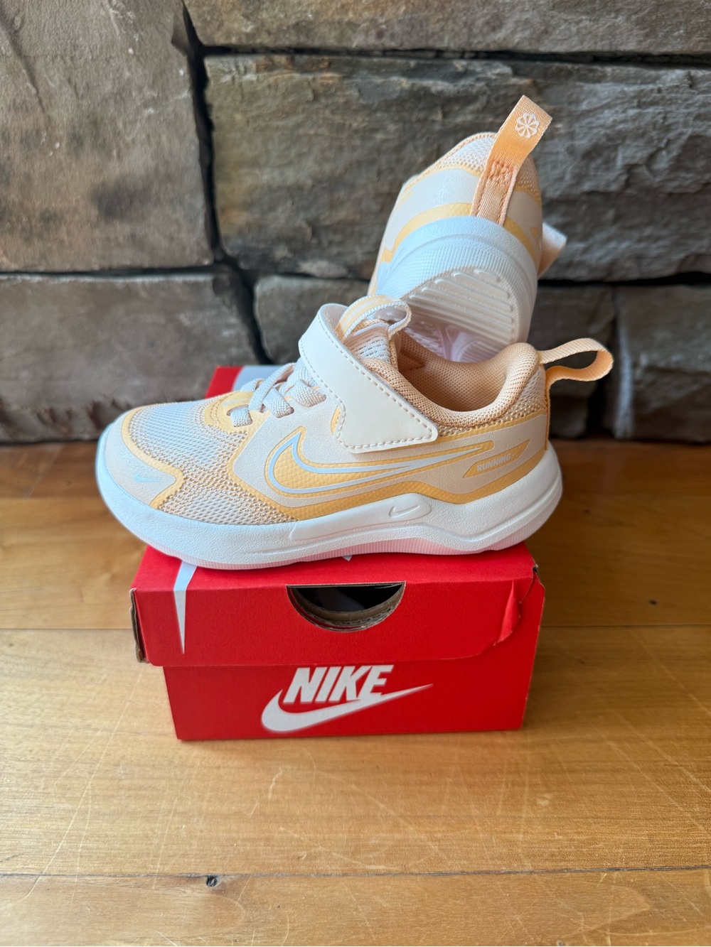 NIB/New Nike Cosmic Runner Toddler Girls Shoes 8c